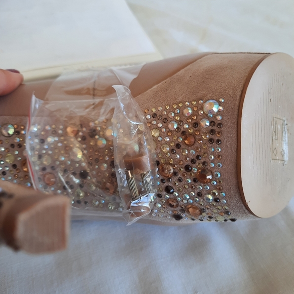 ALDO EMBELLISHED HEELS - Picture 3 of 6